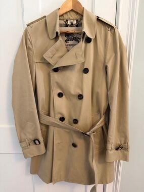 Burberry Short Kensington Heritage Trench Coat, Mens Medium